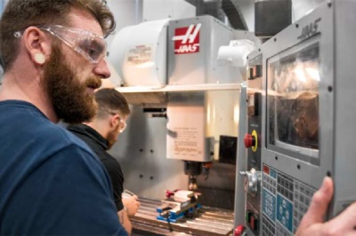 操作石墨雕銑機(jī)必須做的安全措施